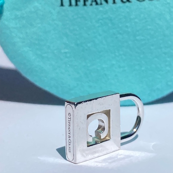 AUTH Rare vintage Tiffany & Co. Letter “C” padlock charm/pendant🔓 - Picture 11 of 16